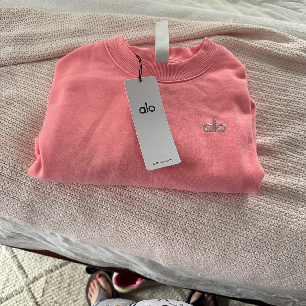 ALO Yoga Bubble Gum Pink Crewneck cropped NWT